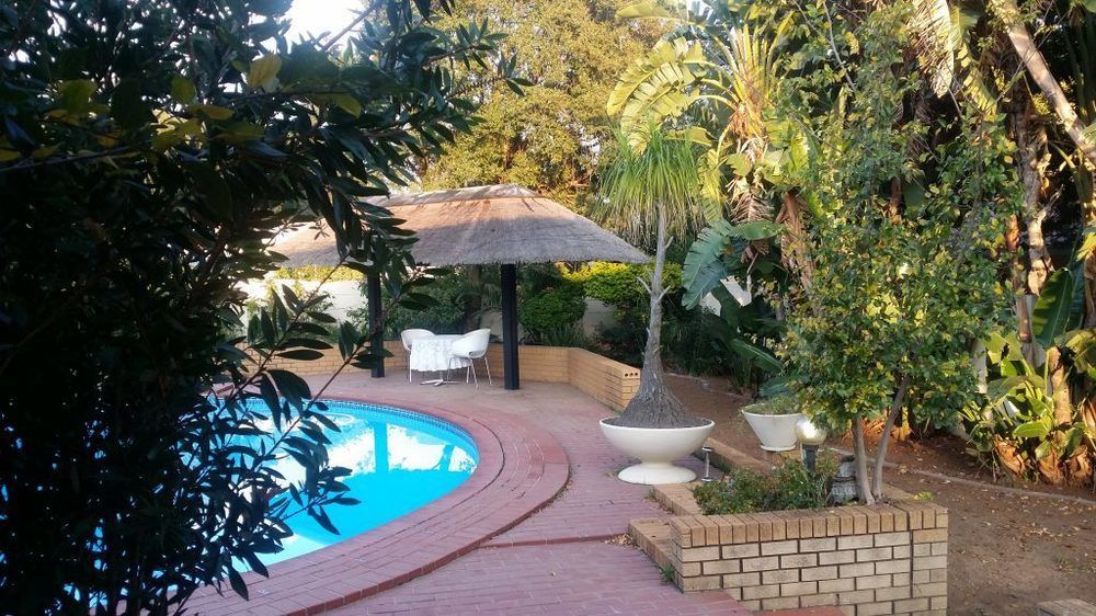 Sollunaa Guesthouse Sandton Esterno foto